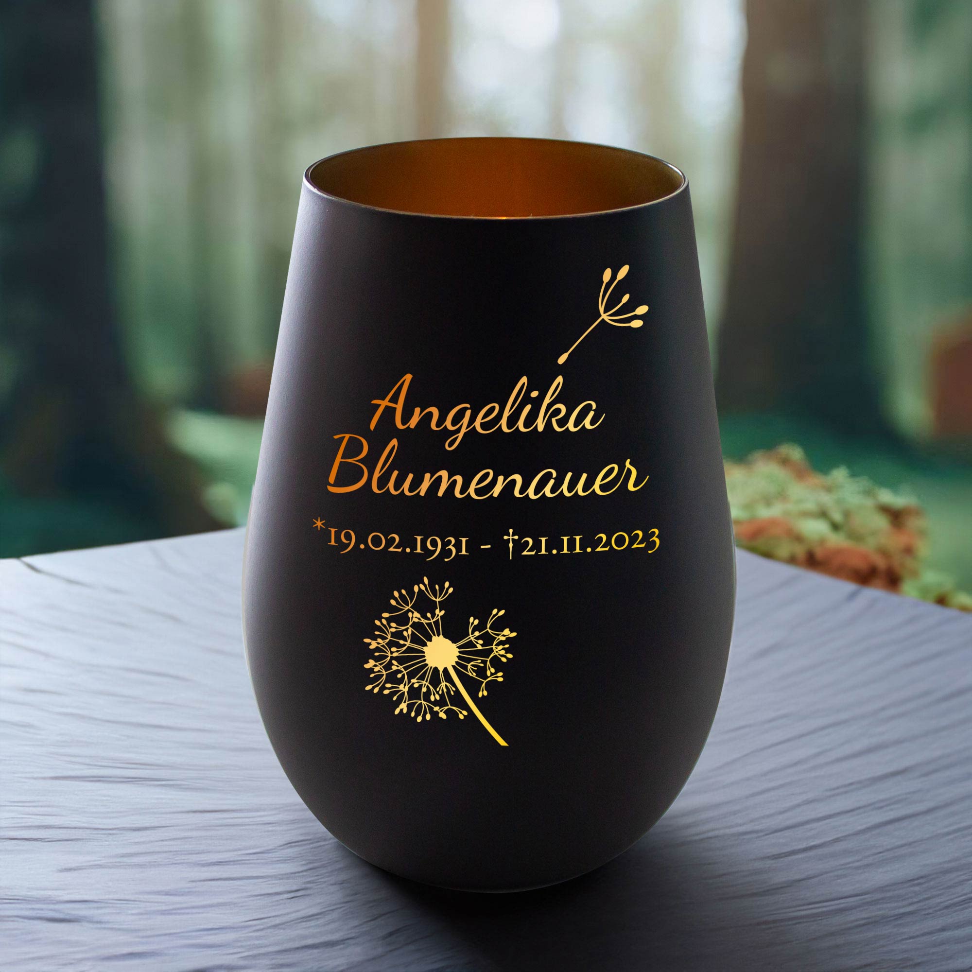 Schwarzes Windlicht mit Gravur - Trauerblume