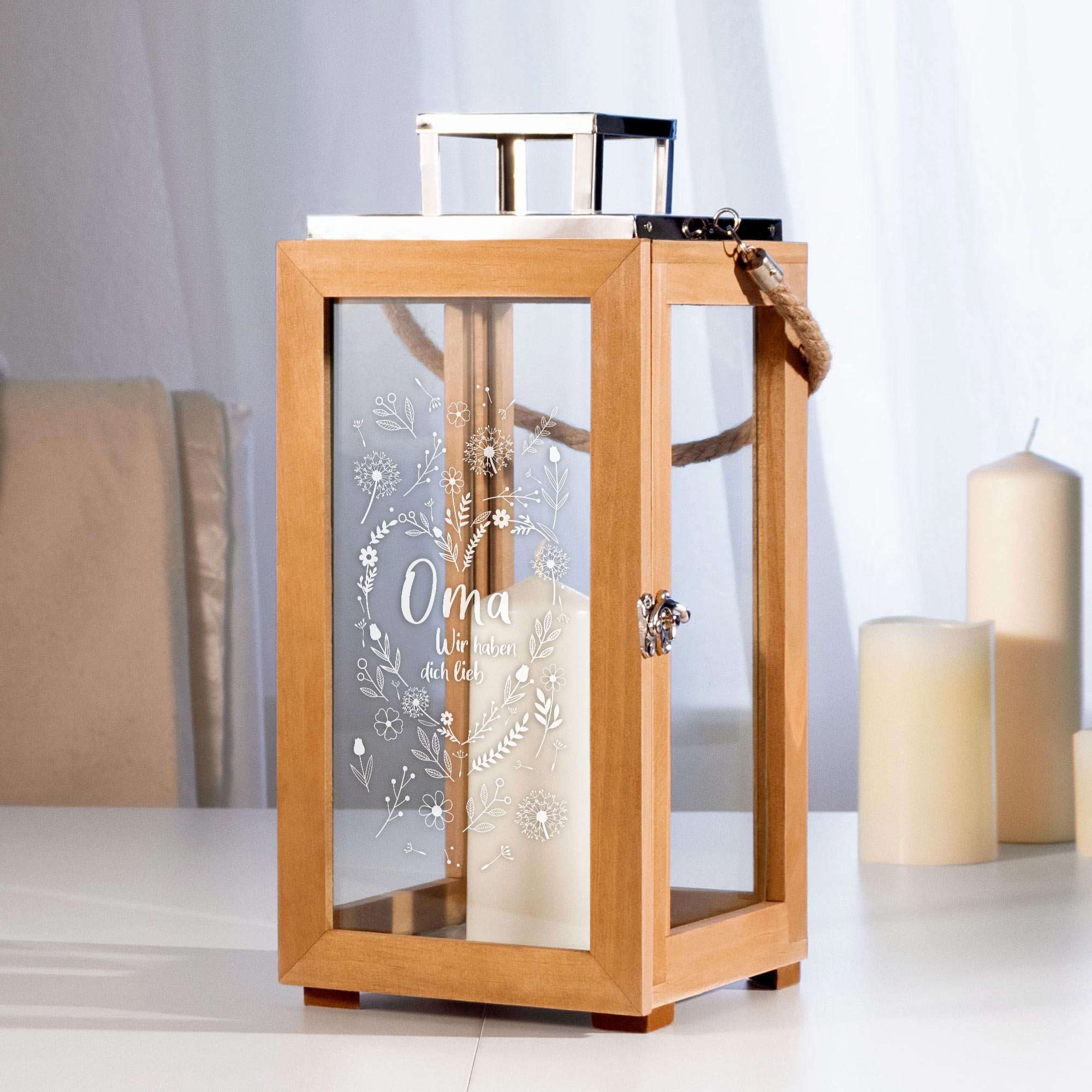 Holz Laterne für Oma - Windlicht mit Blumenherz Gravur Holz Laterne für Oma - Windlicht mit Blumenherz Gravur
