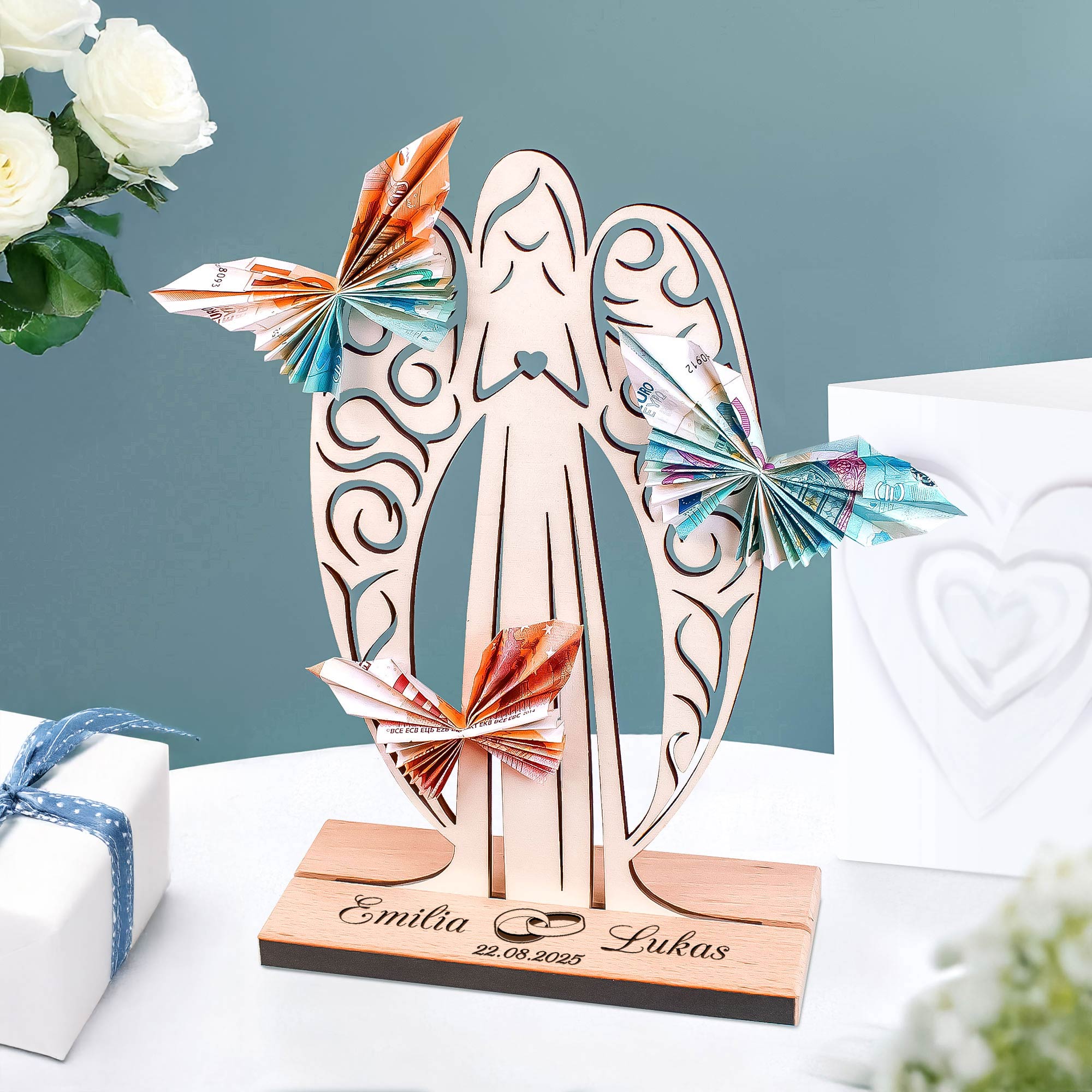 Großer Geldengel aus Holz mit Gravur zur Hochzeit - Ringe