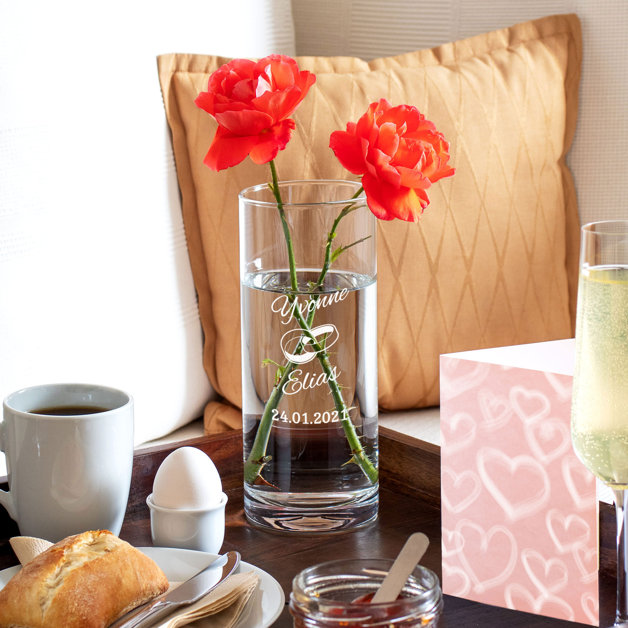 Runde Vase zur Hochzeit - Ringe Gravur