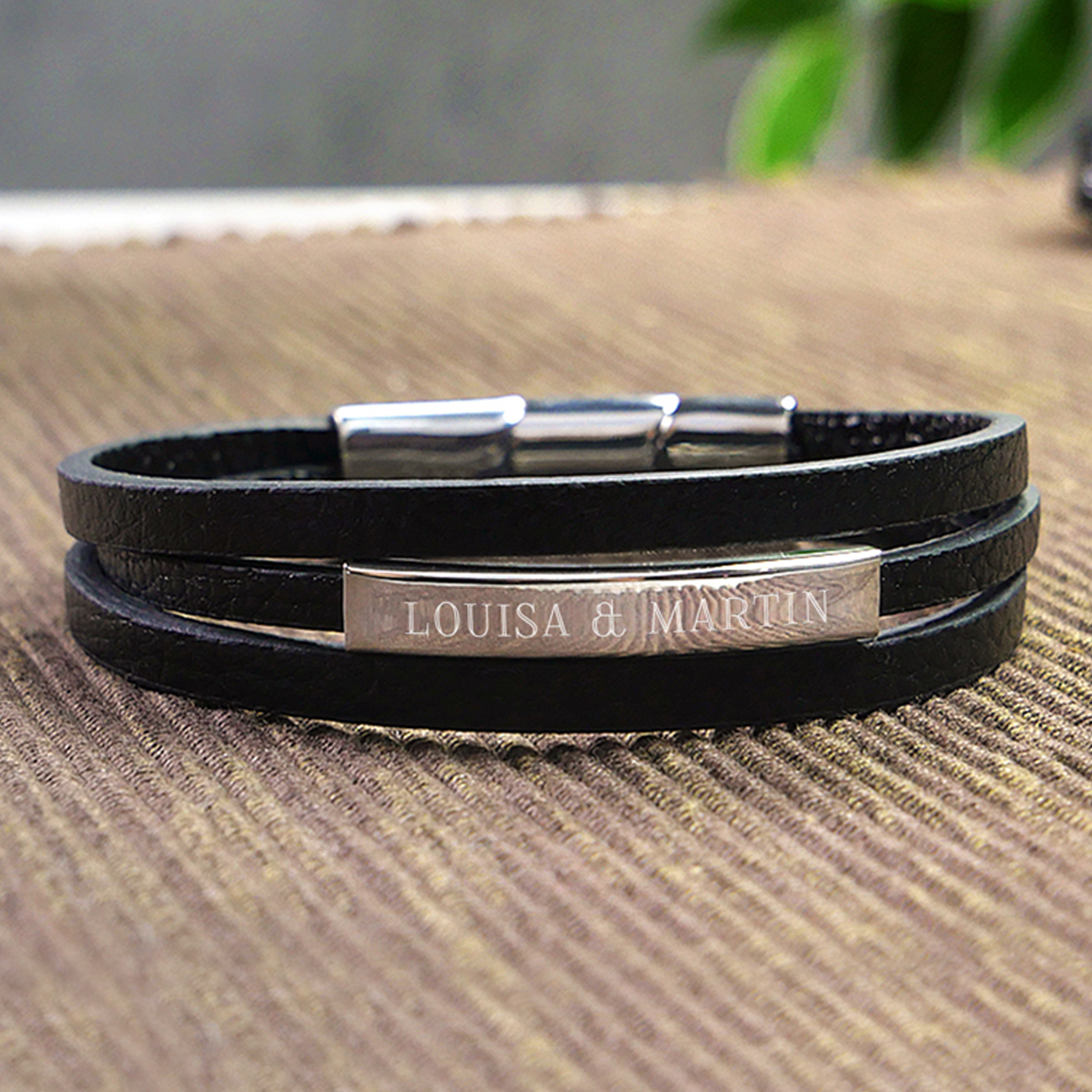 Gewickeltes Lederarmband schwarz - Zwei Namen 3724