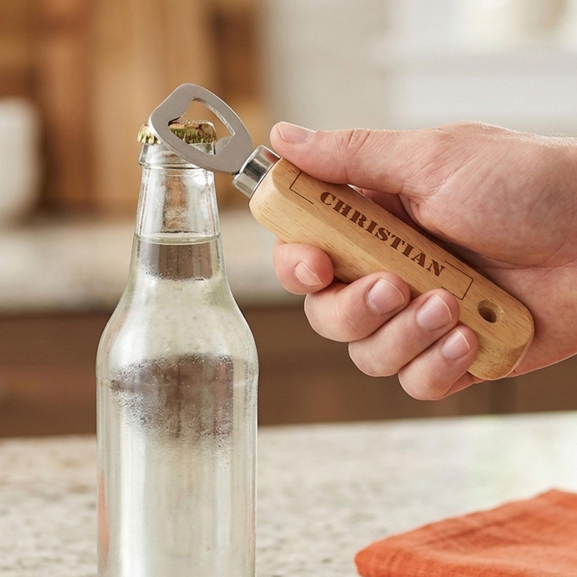 Personalisierter Flaschenöffner aus Holz - Stempel Personalisierter Flaschenöffner aus Holz - Stempel