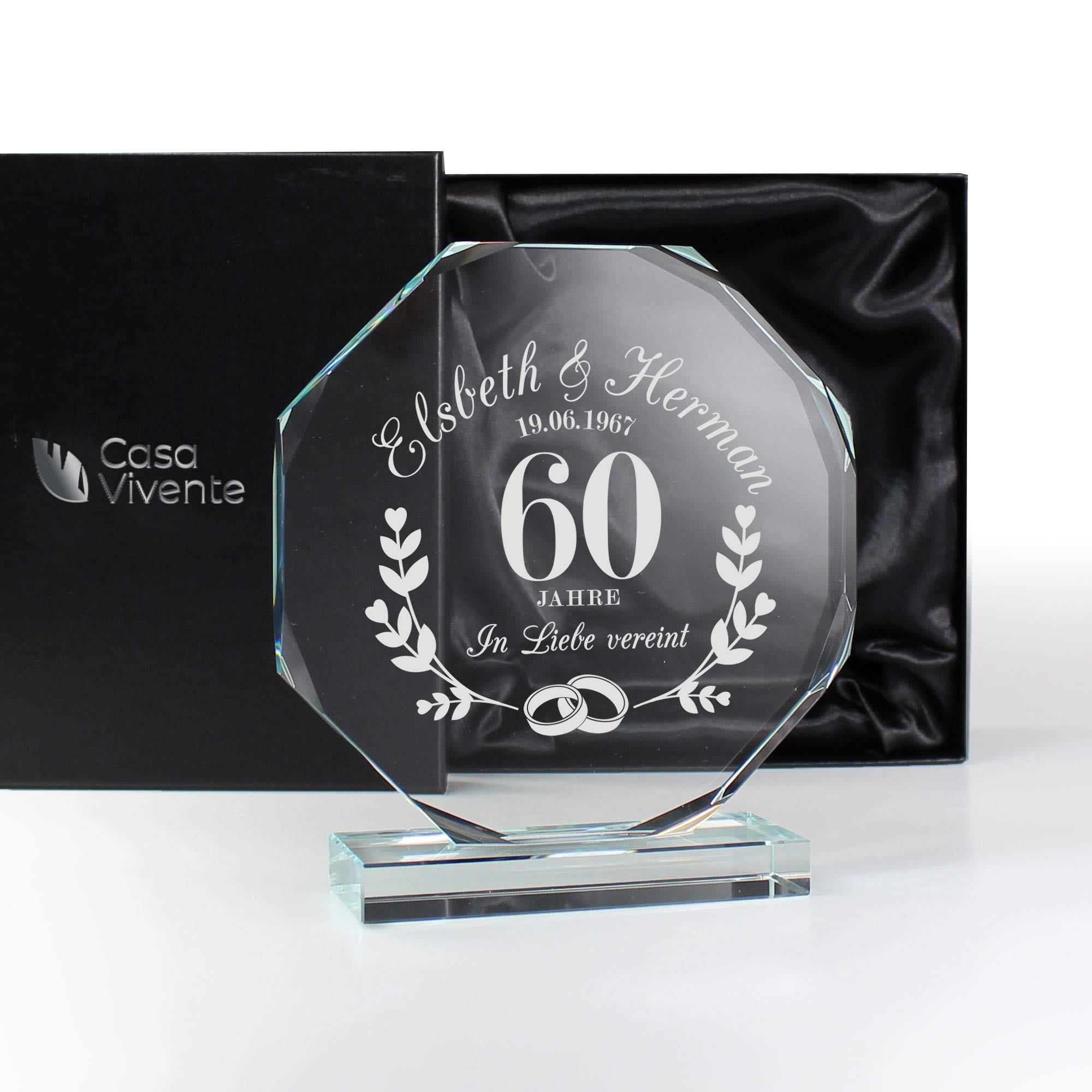 Personalisierter Glaspokal mit Facettenschliff zur Diamanthochzeit - 60 Jahre Personalisierter Glaspokal mit Facettenschliff zur Diamanthochzeit - 60 Jahre