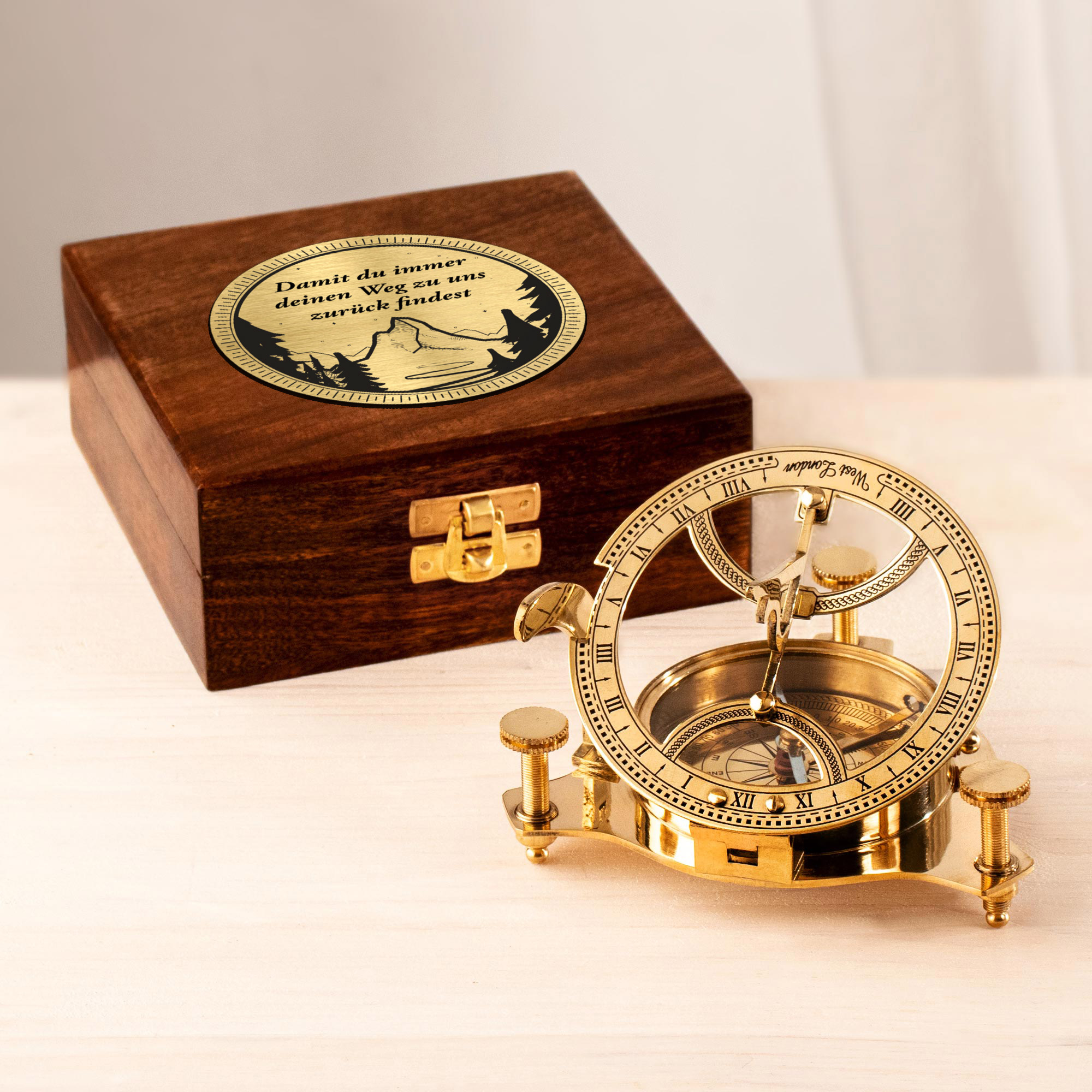 Personalisierte Sonnenuhr mit Kompass 0021-0007-EU-0001 Personalisierte Sonnenuhr mit Kompass 0021-0007-EU-0001