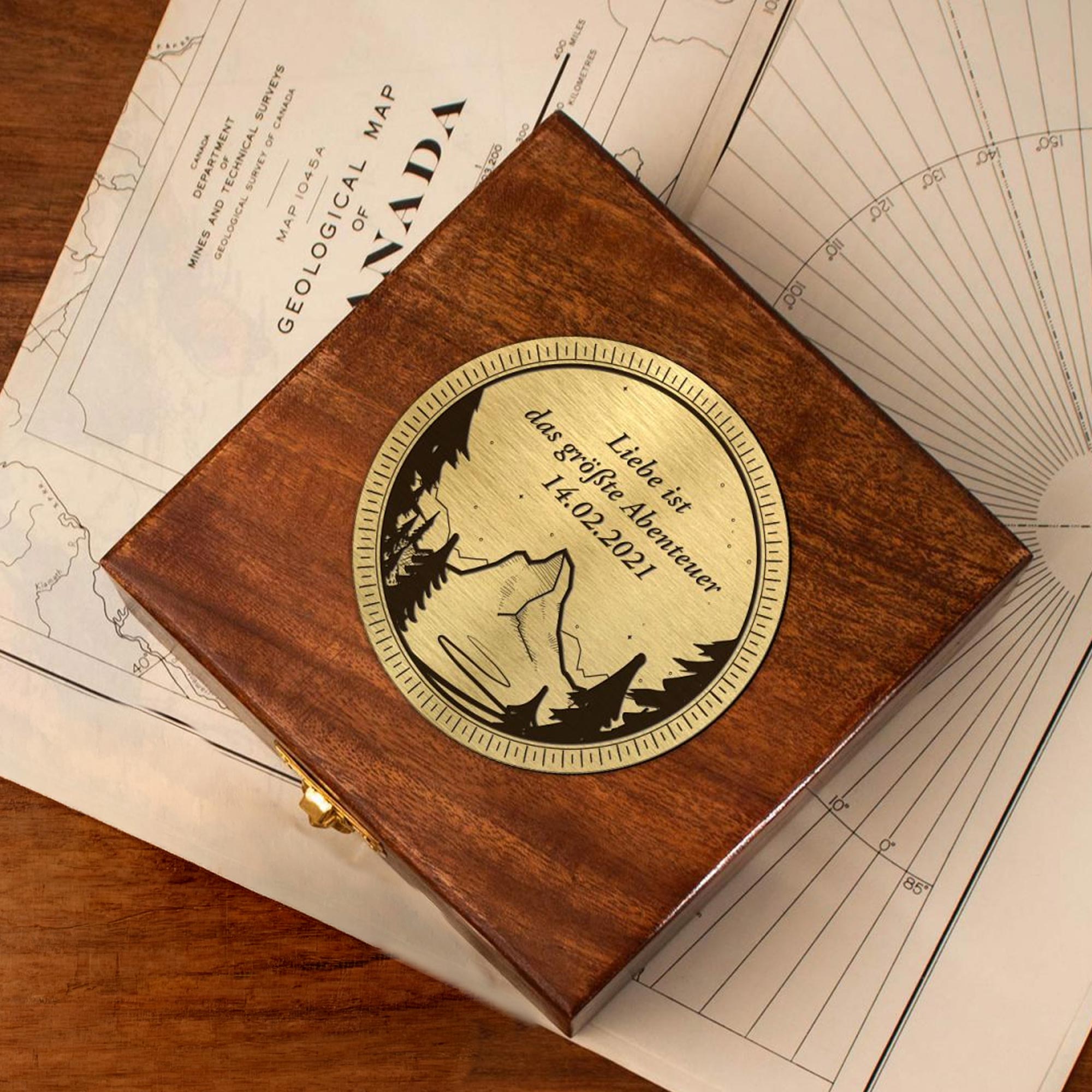 Personalisierte Sonnenuhr mit Kompass Personalisierte Sonnenuhr mit Kompass