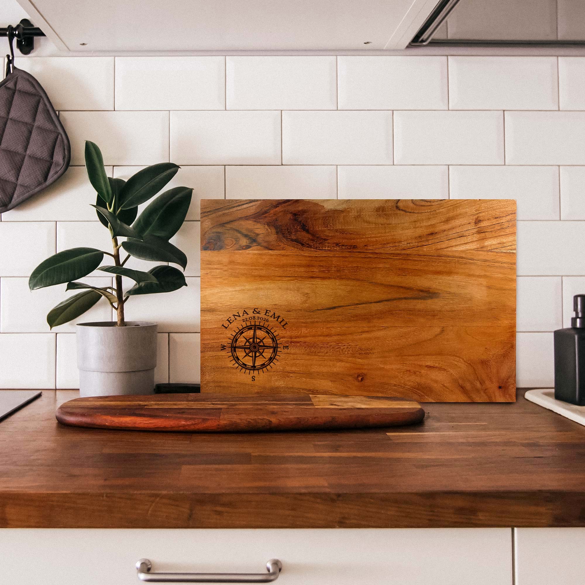 Schneideblock mit Griffmulden - Kompass Gravur Schneideblock mit Griffmulden - Kompass Gravur