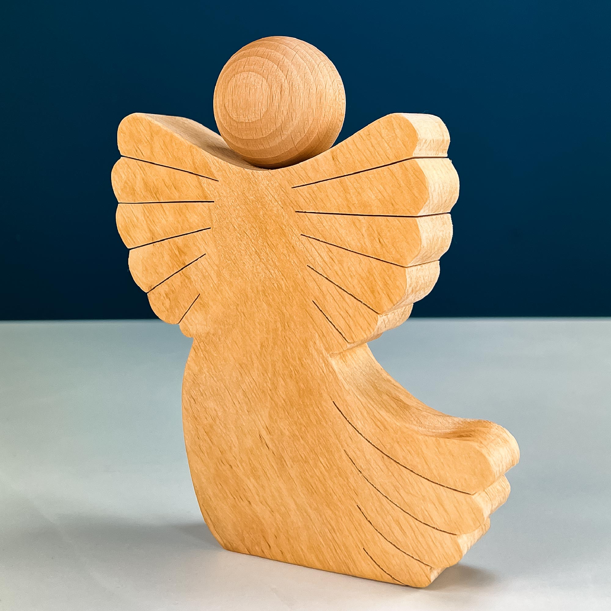 Holzengel mit Schweif - personalisiert zur Kommunion