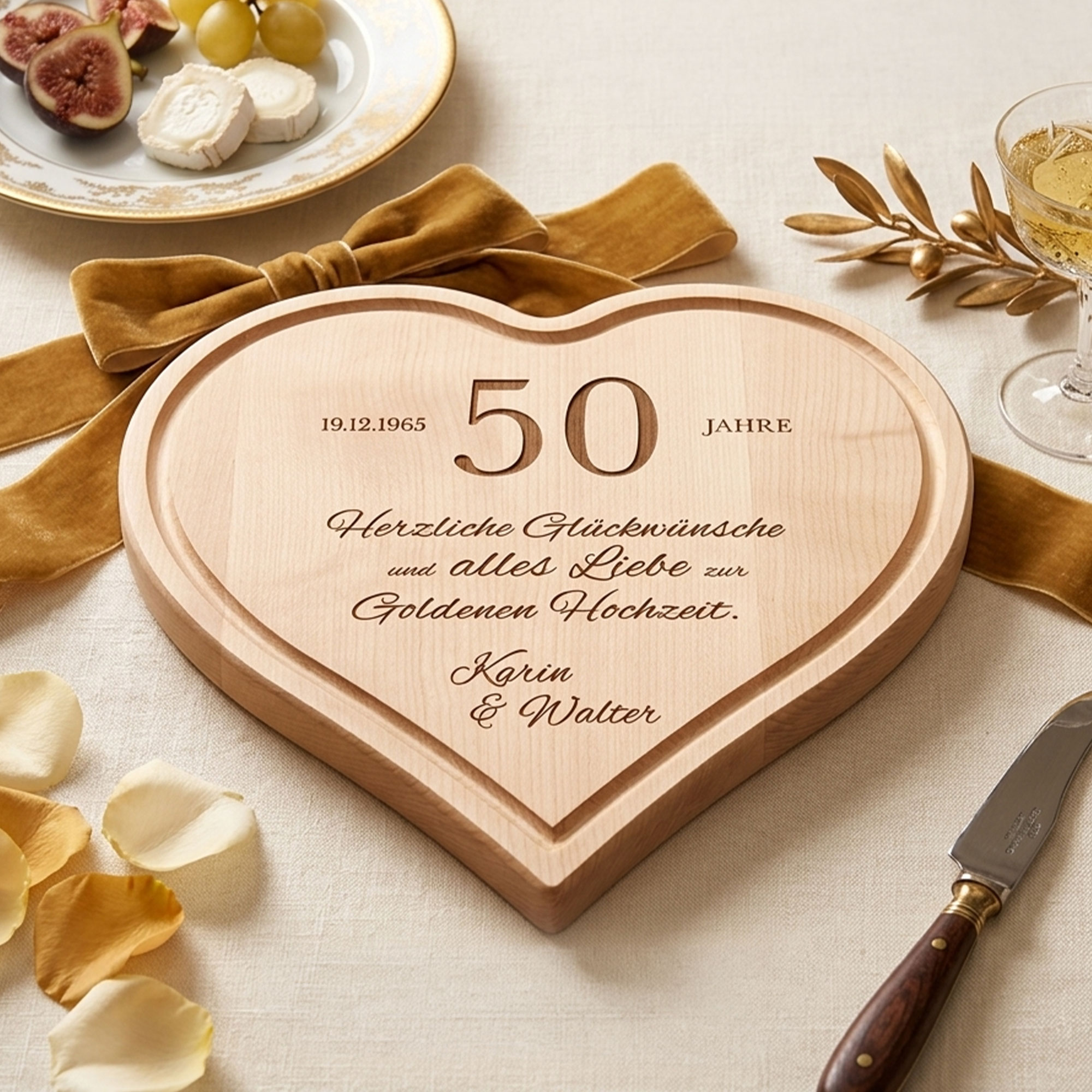 Graviertes Holzherz zur Goldenen Hochzeit Graviertes Holzherz zur Goldenen Hochzeit
