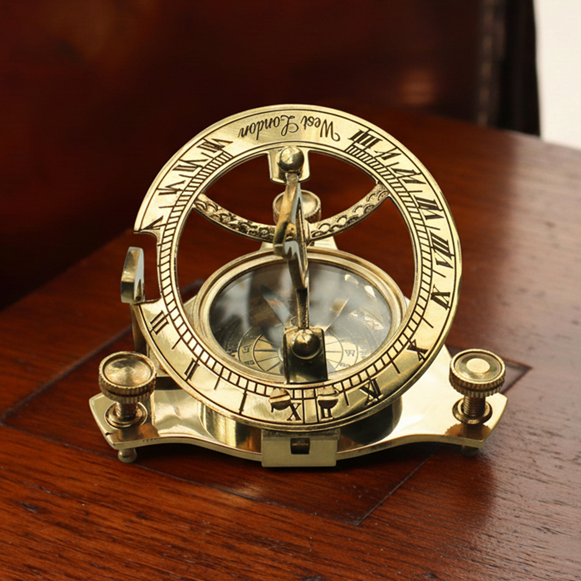 Taschen-Sonnenuhr mit Kompass