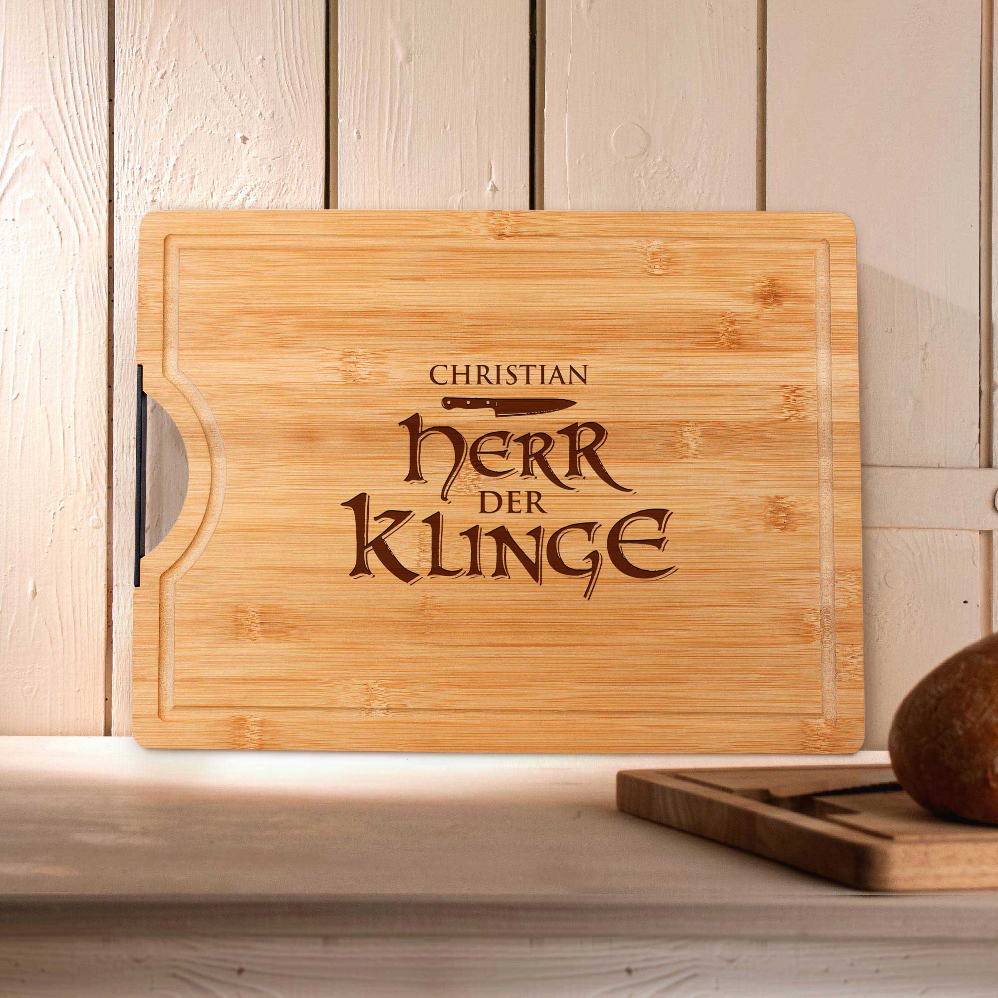 Bambusholz Schneidebrett mit Gravur - Herr der Klinge Bambusholz Schneidebrett mit Gravur - Herr der Klinge