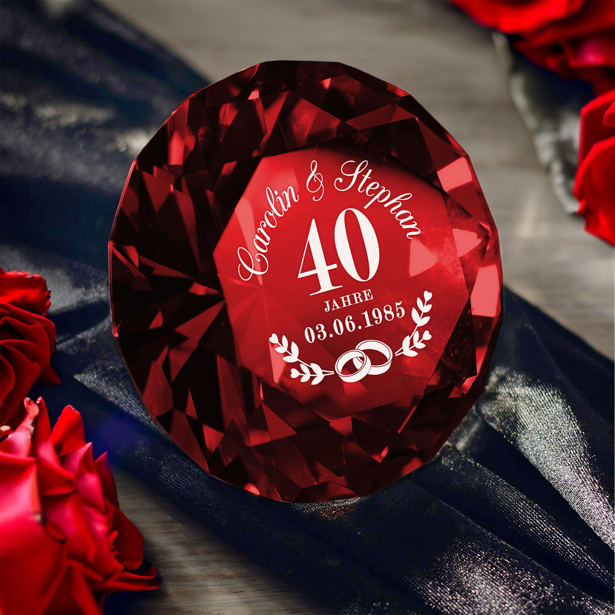 Roter Diamant Kristall mit Gravur zur Rubinhochzeit