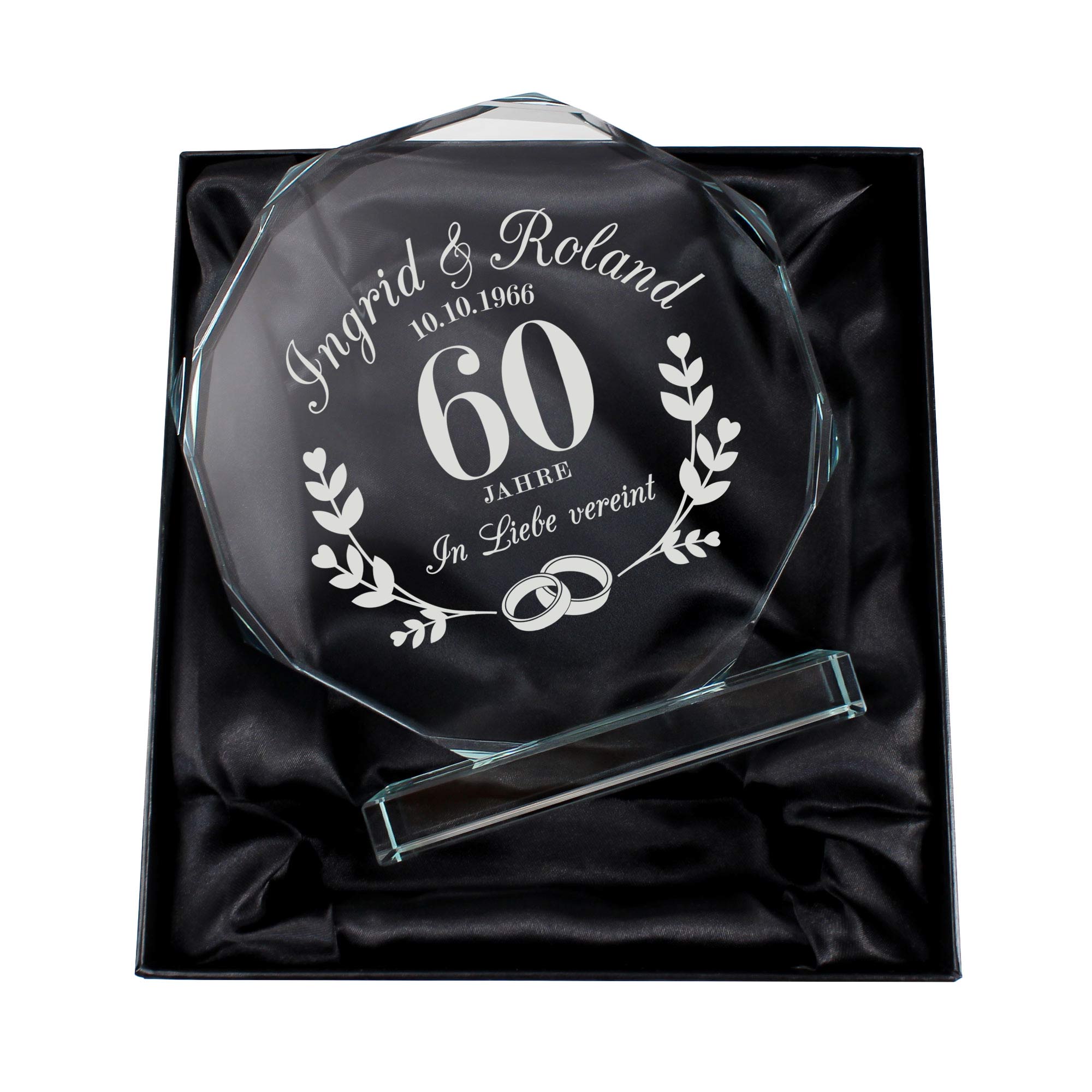 Personalisierter Glaspokal mit Facettenschliff zur Diamanthochzeit - 60 Jahre Personalisierter Glaspokal mit Facettenschliff zur Diamanthochzeit - 60 Jahre