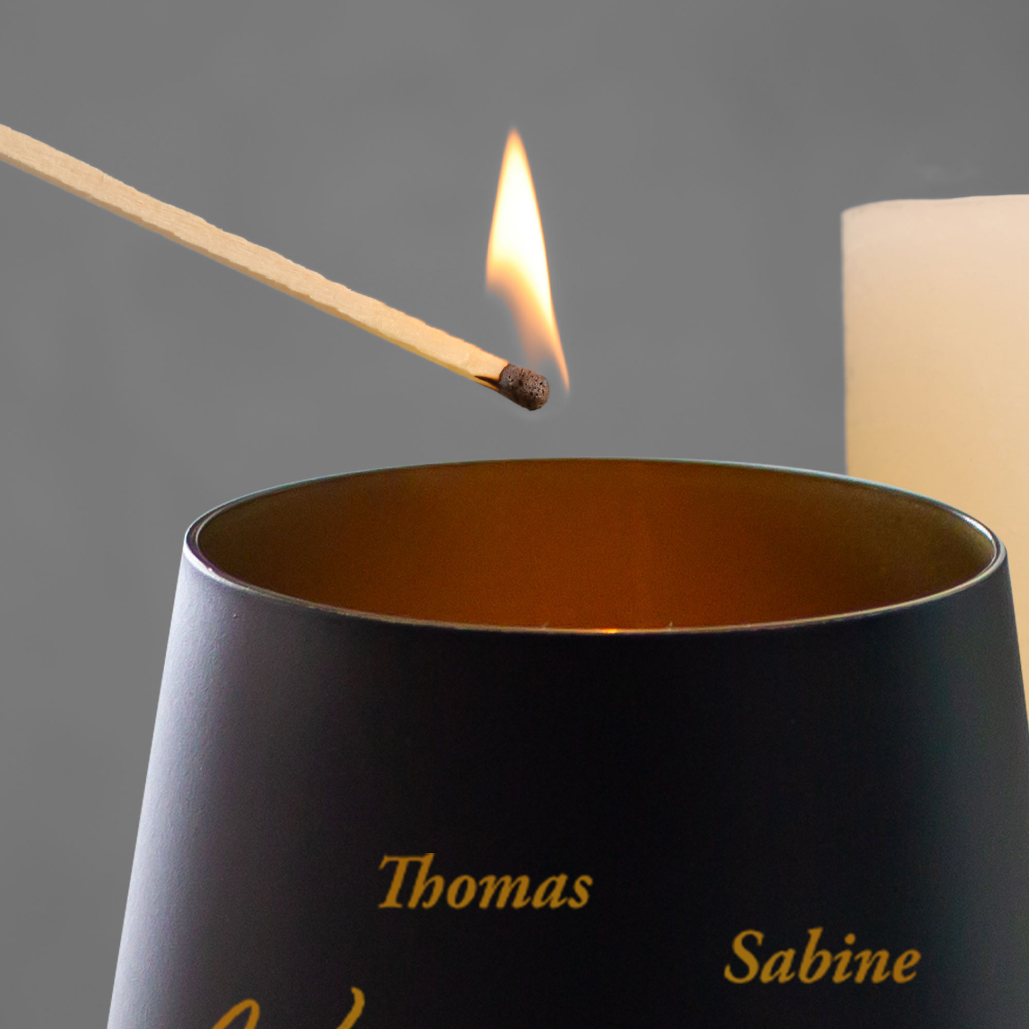 Schwarzes Windlicht mit Gravur - Family