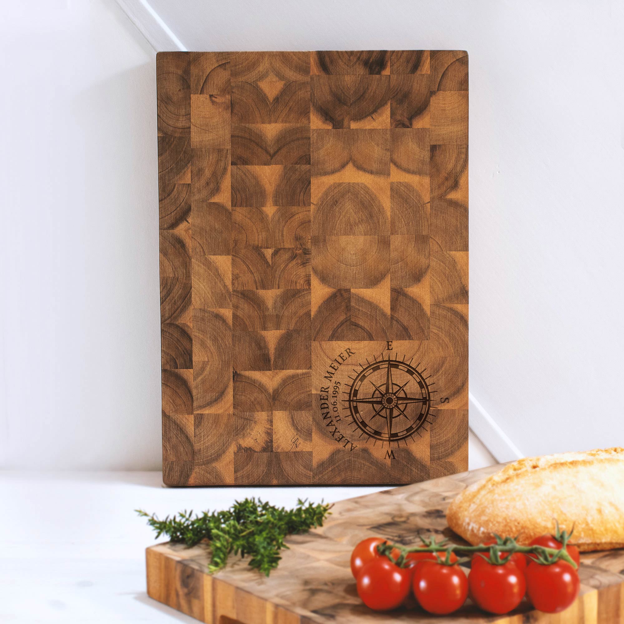 Premium Stirnholz Schneideblock Akazie mit Kompass Gravur