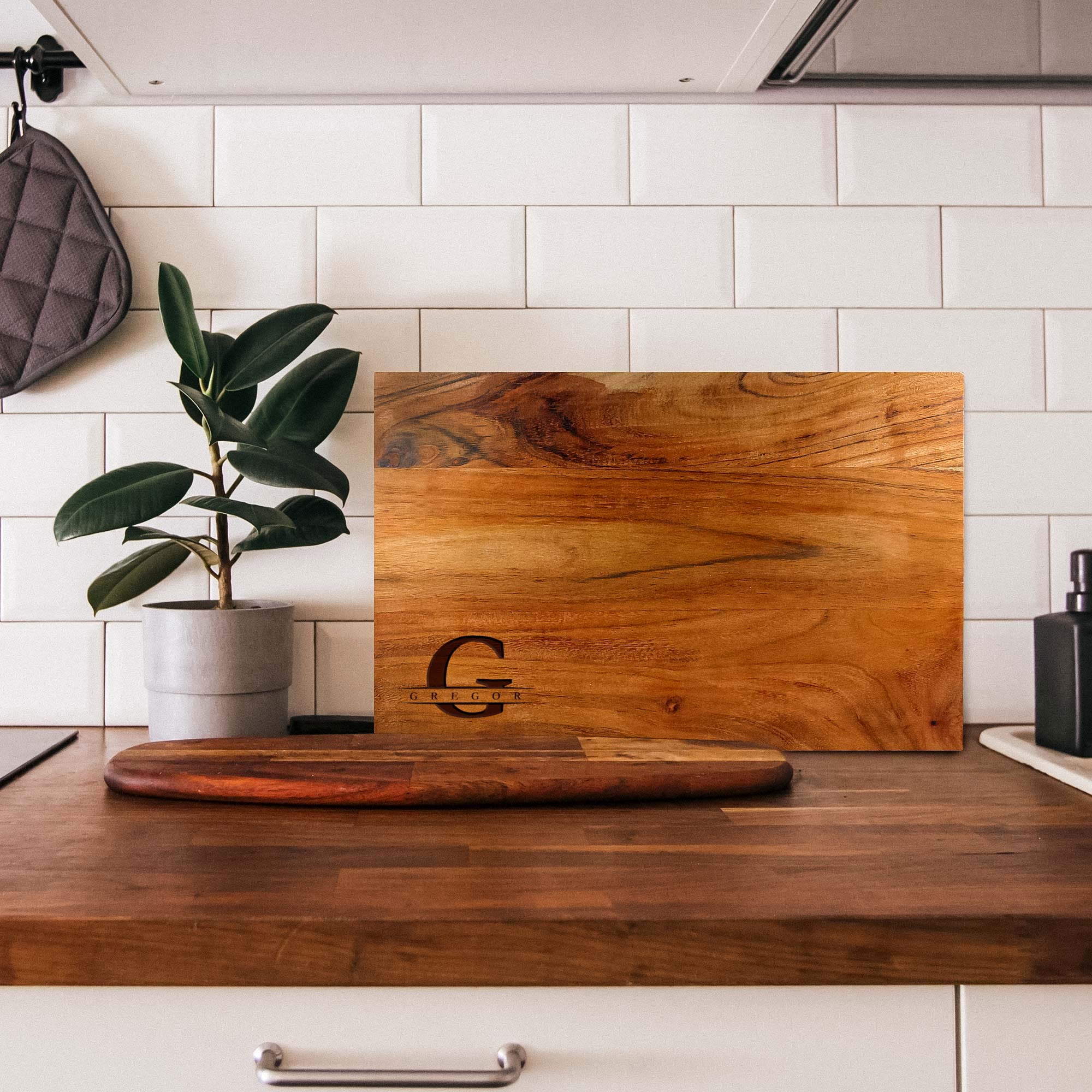 Schneideblock mit Griffmulden - Initiale Gravur Schneideblock mit Griffmulden - Initiale Gravur