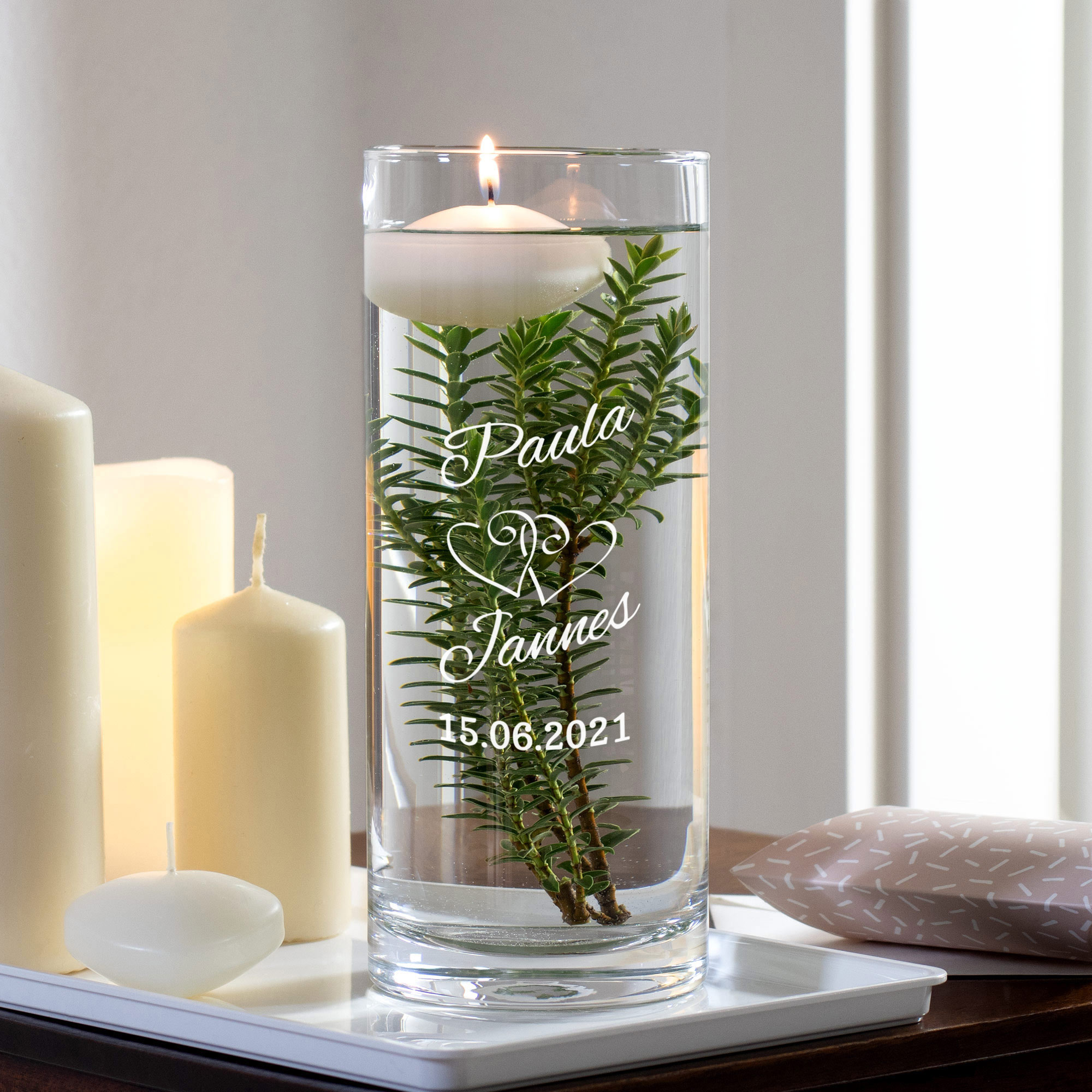 Runde Vase zur Hochzeit - Herzen Gravur