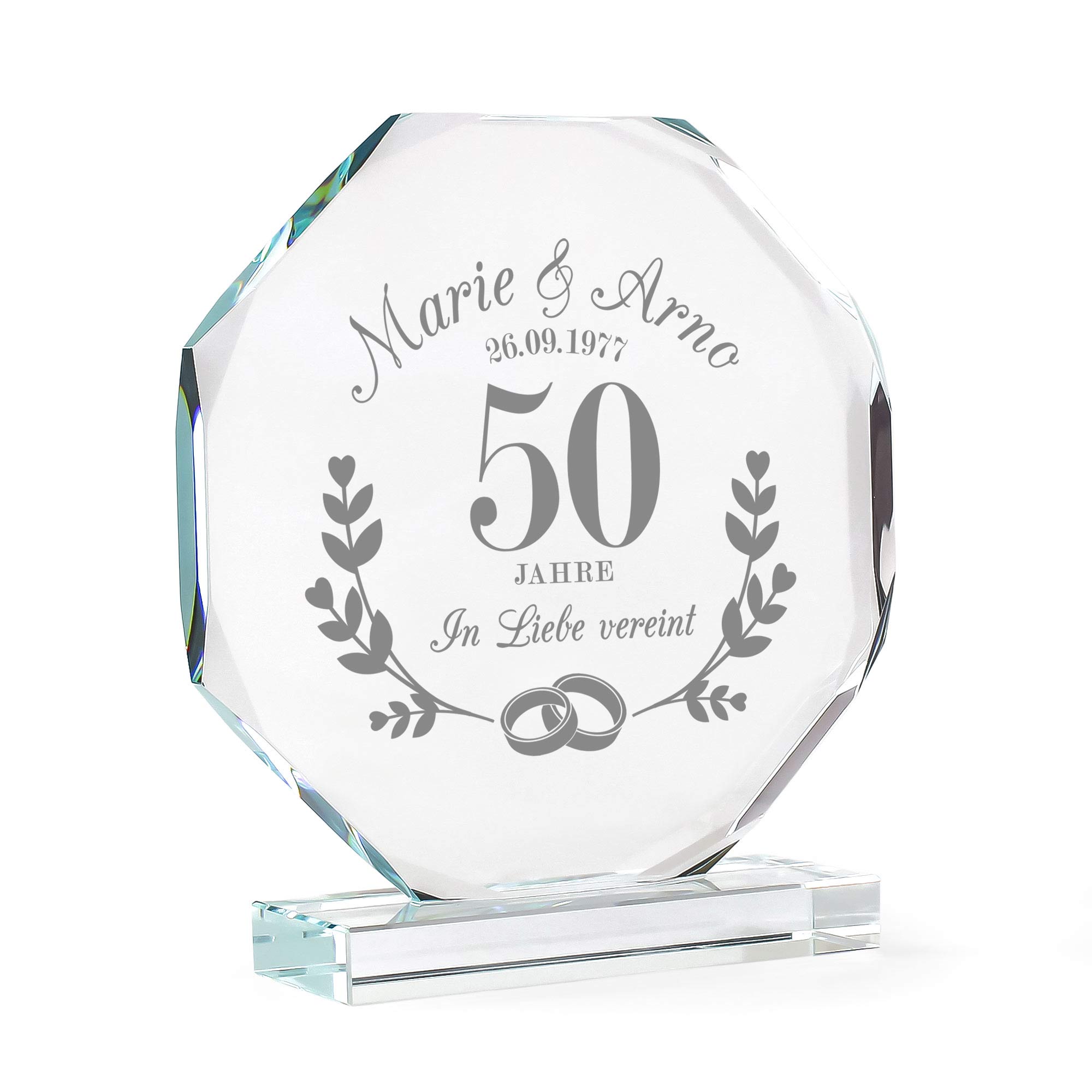 Personalisierter Glaspokal mit Facettenschliff zur Goldhochzeit - 50 Jahre Personalisierter Glaspokal mit Facettenschliff zur Goldhochzeit - 50 Jahre