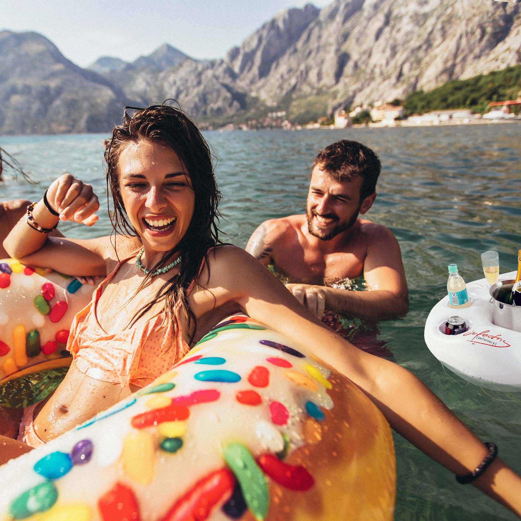 Aufblasbarer Getränkehalter